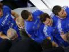 freche aktion - liverpool-fan (11) bei chelsea-siegerehrung
